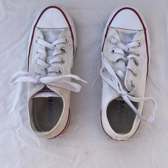 Women’s Converse Size 6 - Picture 2 of 4